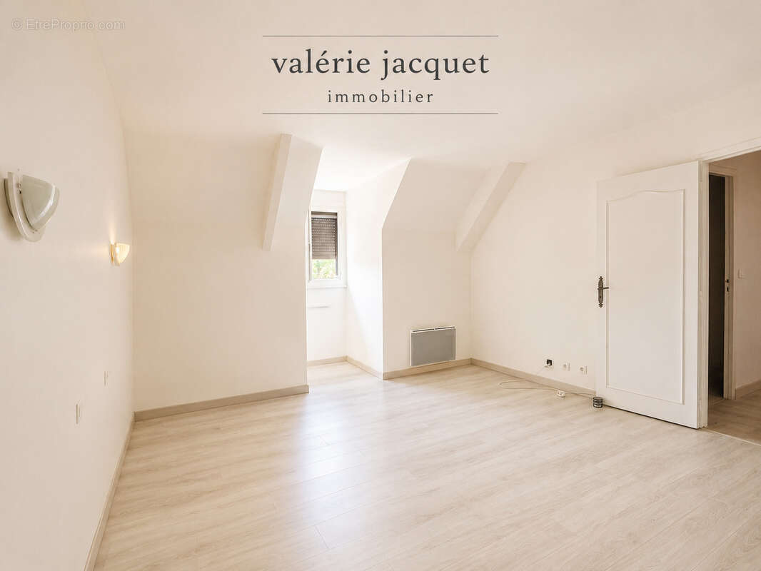 Maison familiale de 4 chambres avec vie de plain-pied   3 150 m2 de terrain   À 5 minutes à pied du centre-vil - photo 11
