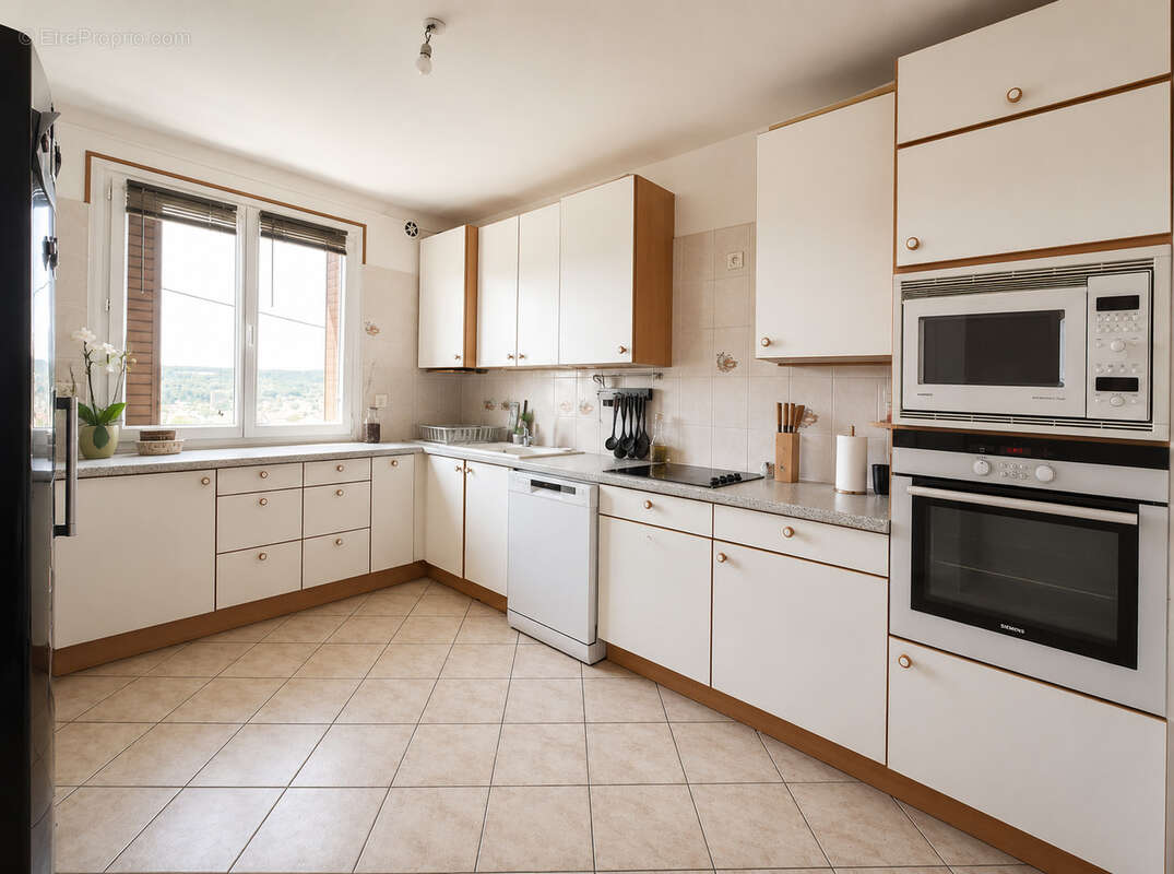 Oyonnax · Maison ~200 m2 · 3 niveaux · terrain 667 m2 · vue montagne · - photo 9
