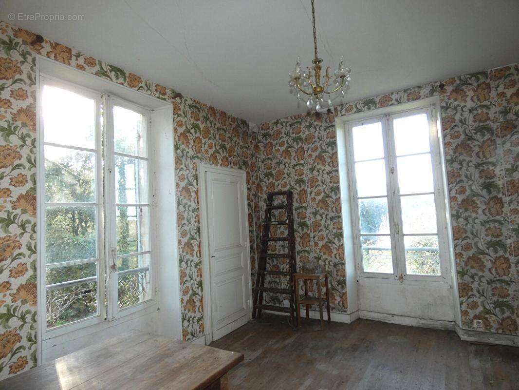 Maison Nailhac 160 m2 / 4 chambres / grange / hangar / terrain 1 hectare - photo 15