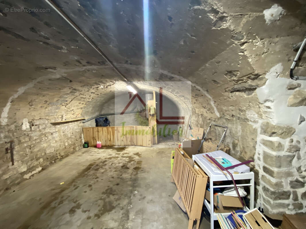 Maison à BERRIAS-ET-CASTELJAU