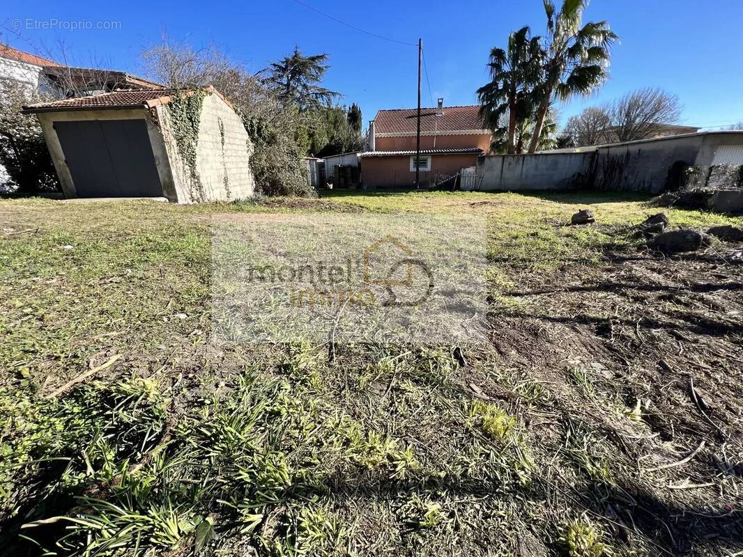 Terrain à MONTELIMAR