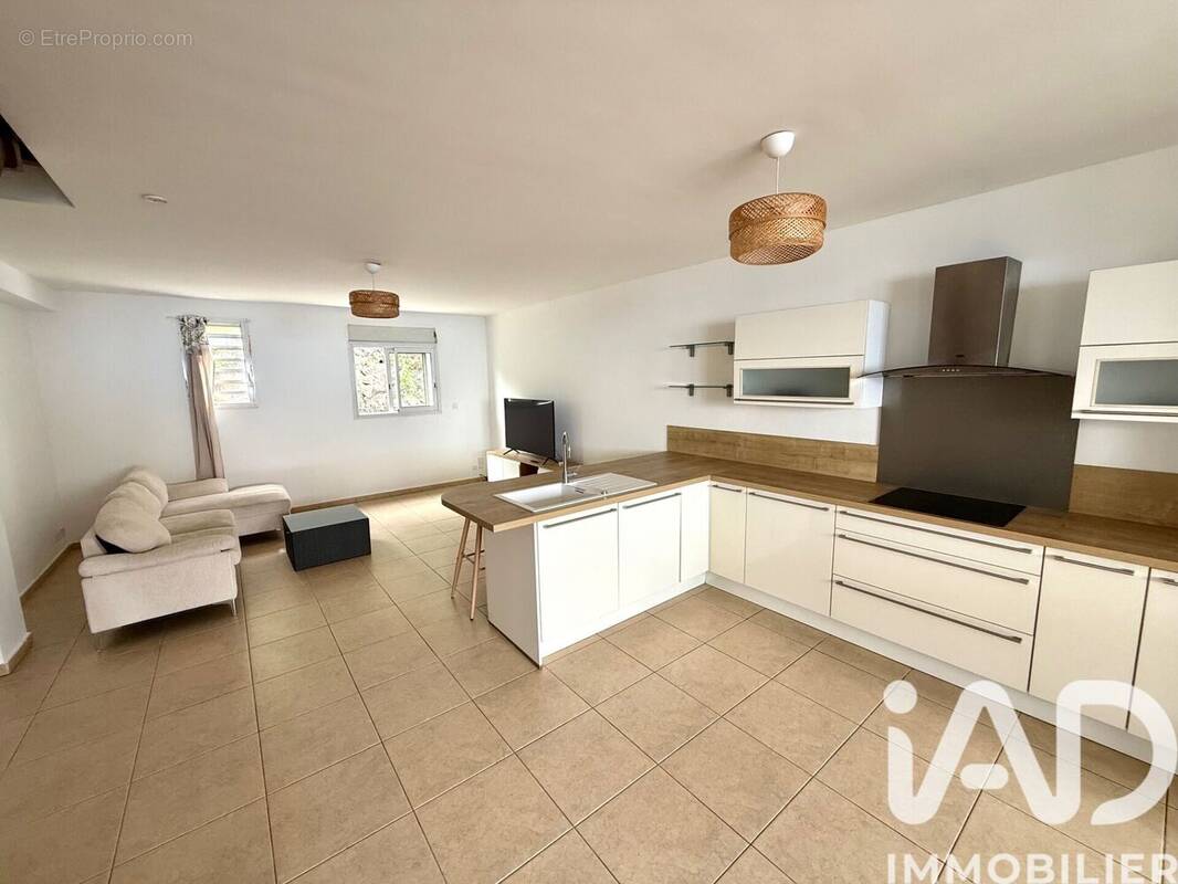 Photo 1 - Appartement à LES TROIS-BASSINS