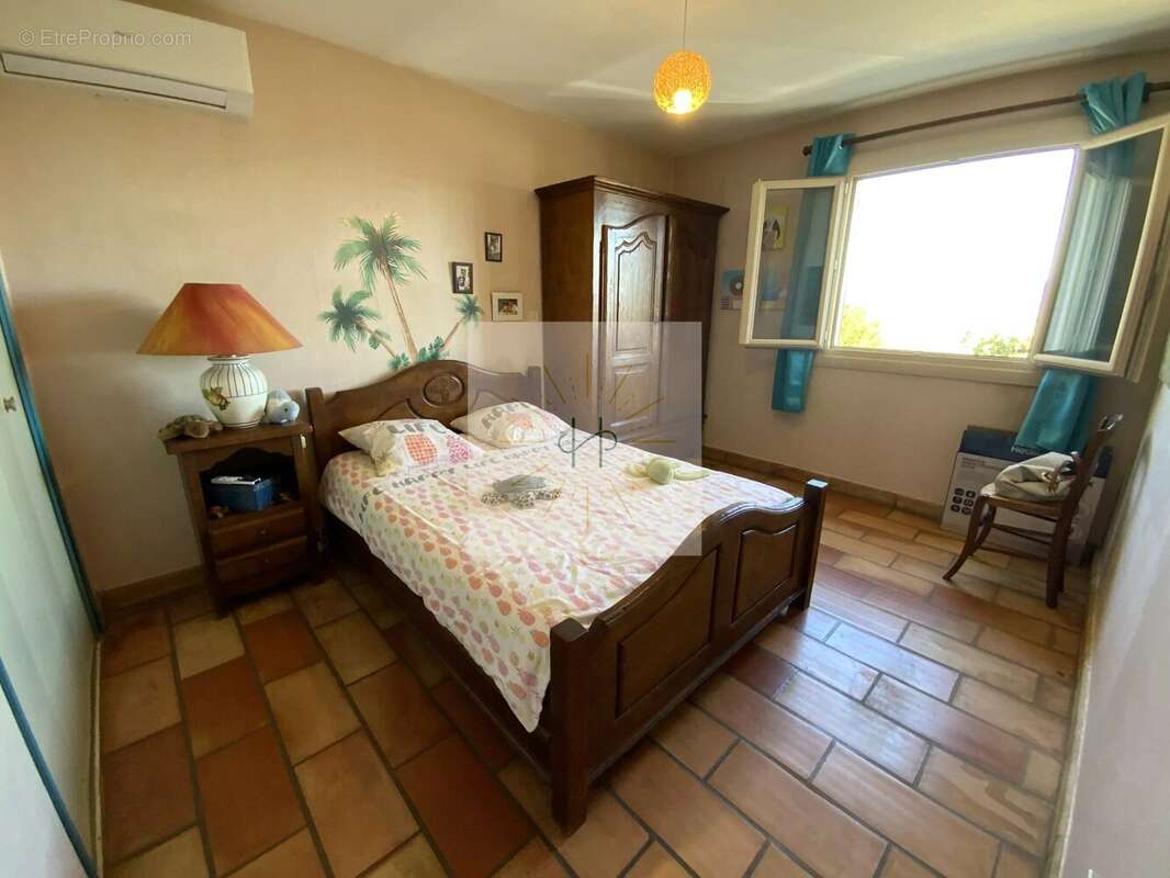 Maison à ROCHEMAURE