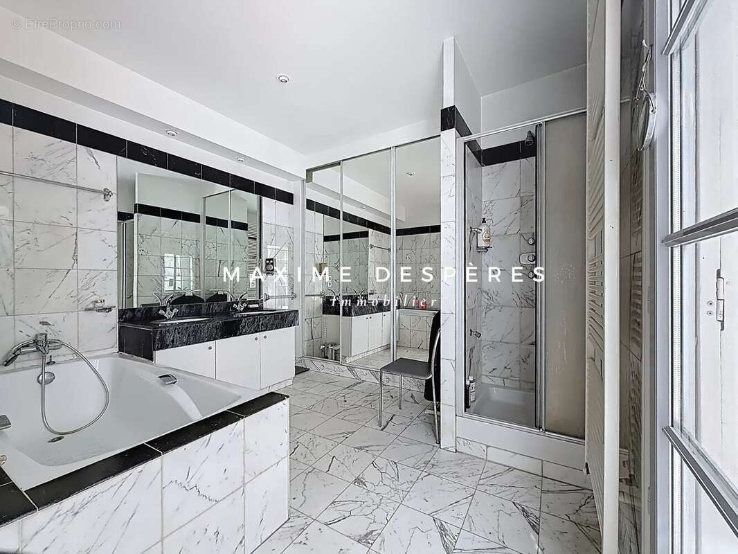 Appartement à NEUILLY-SUR-SEINE