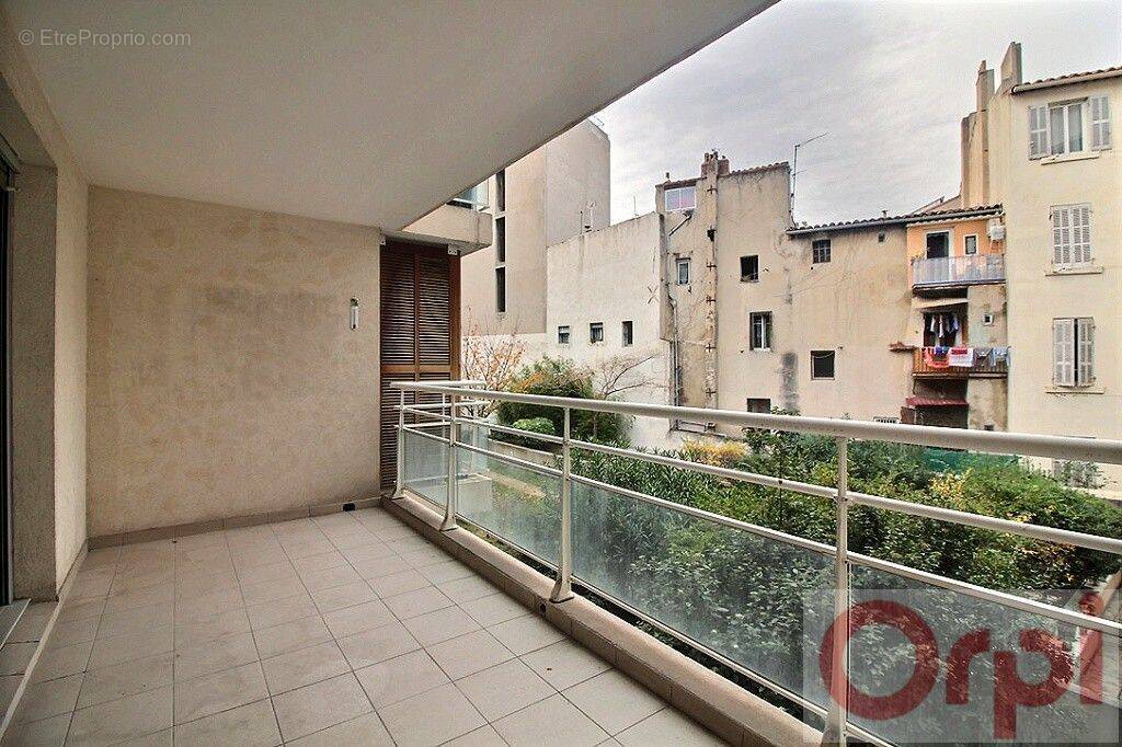 Appartement à MARSEILLE-1E