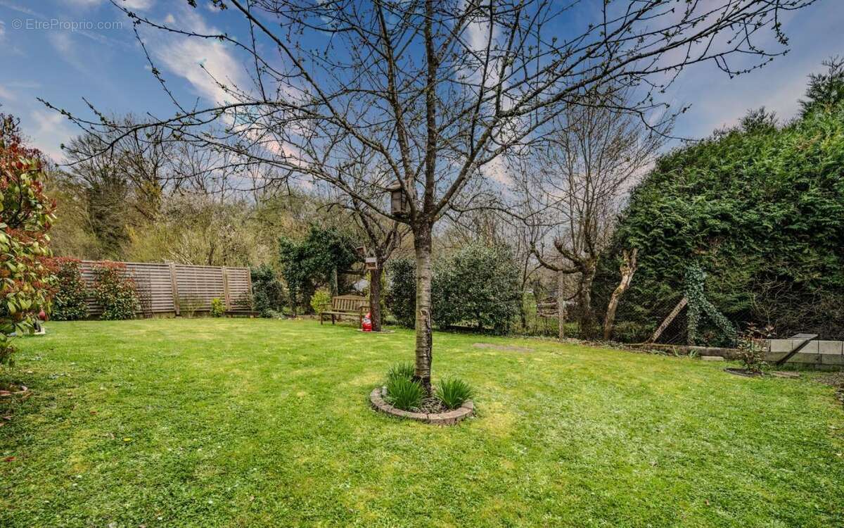 Maison à VELAINE-EN-HAYE