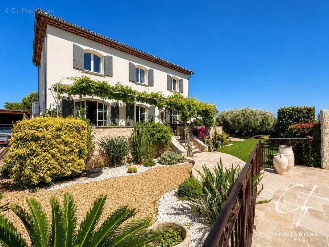 Maison à LE MUY