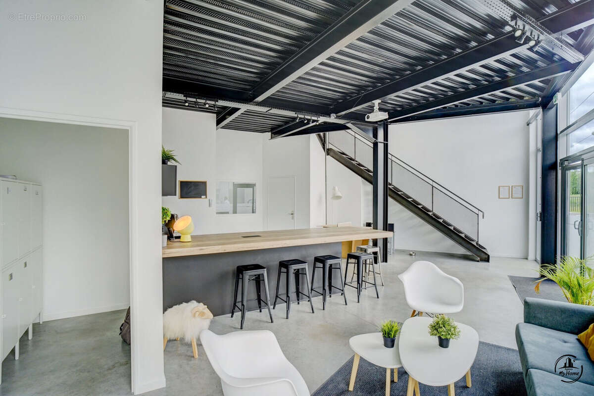 Commerce à LA FOUILLOUSE