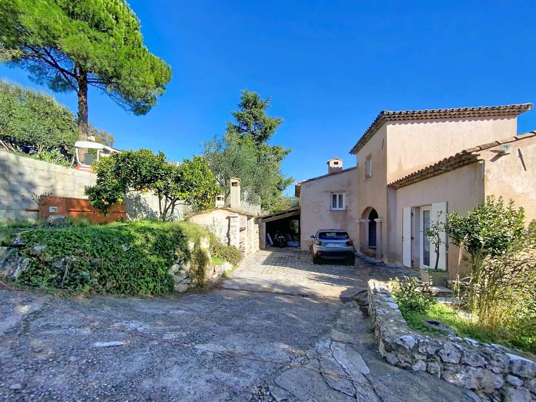 Appartement à GATTIERES