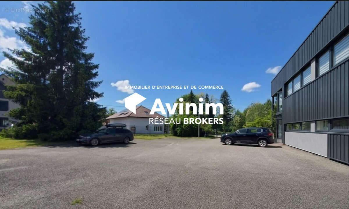 Commerce 650 m² à Alby-Sur-Cheran  - photo 2