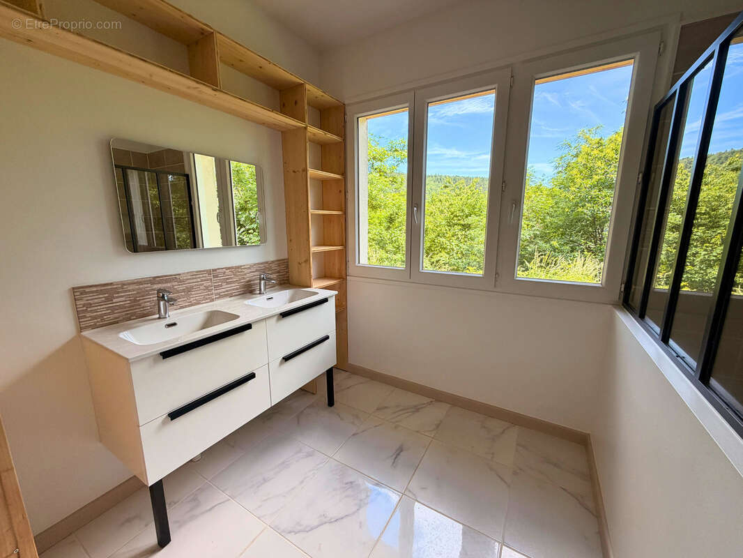 SAINT-PIERRE-SUR-DOUX   Ensemble immobilier avec maison rénovée, corps de ferme et 1,76 hectare de terrain - photo 9