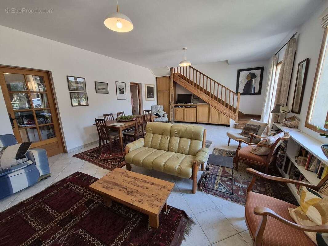 À vendre dans le Gers, proche de Castelnau-Magnoac: Maison gasconne dotée d'une cuisine d'été spacieuse, balcon-terrasse, grange - photo 9