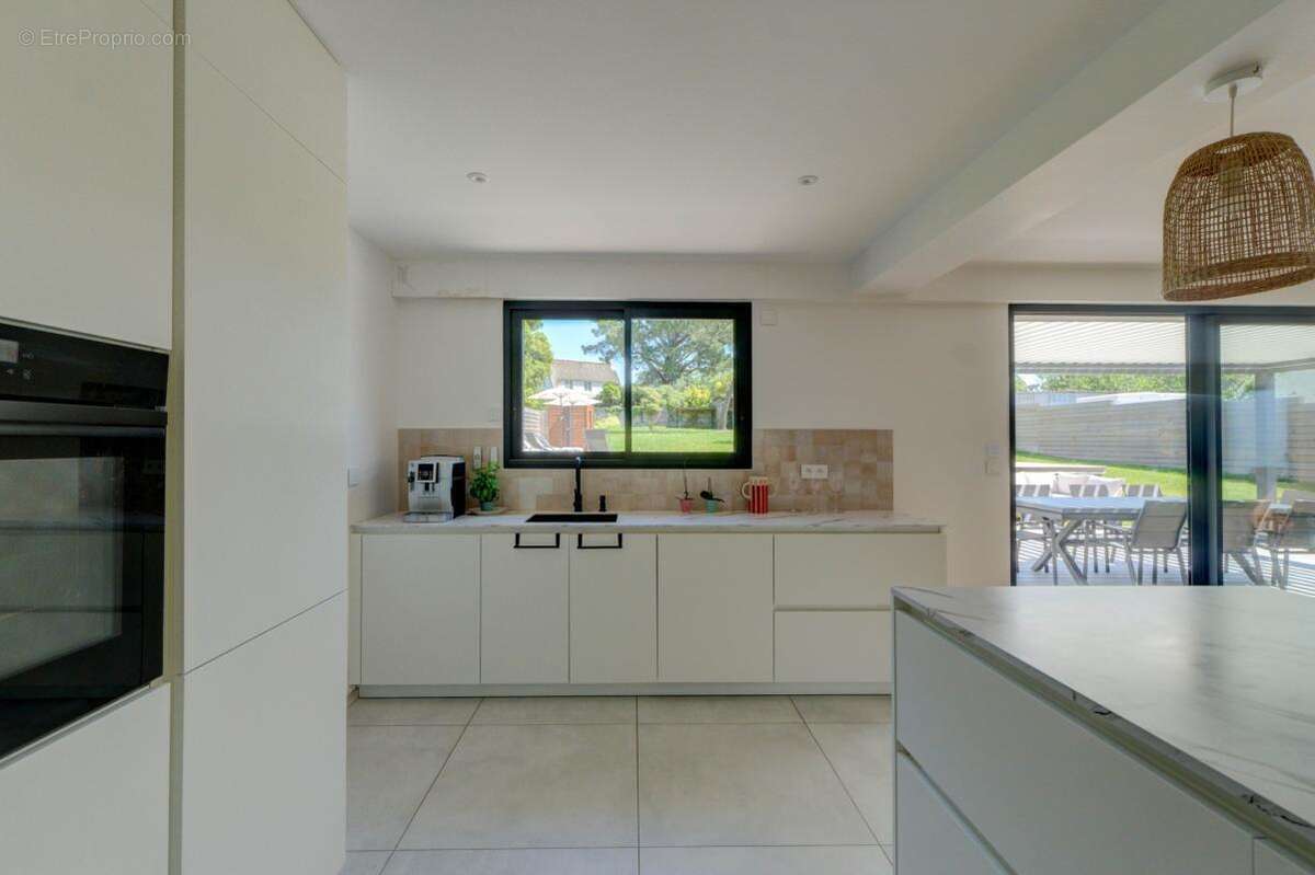 Propriete d'exception 218 m2 sur jardin de 1 500 m2 - photo 12