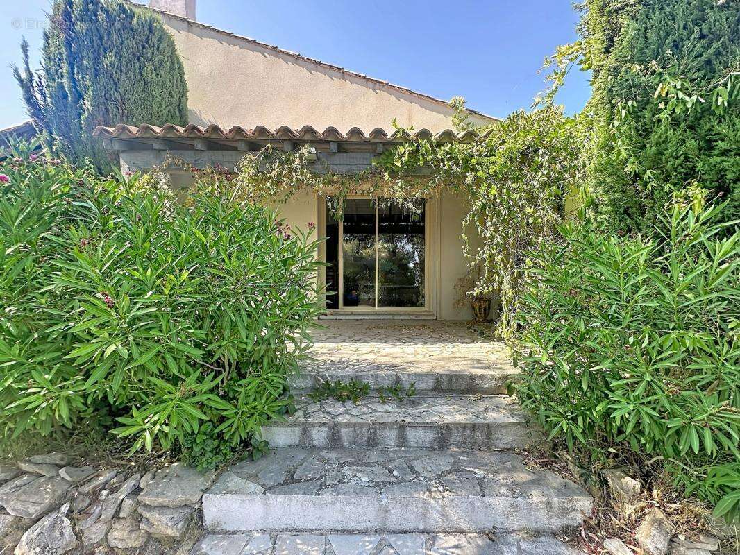 Sur les hauteurs d'aramon maison indivduelle t6 165m ² sur 886 m² - photo 2