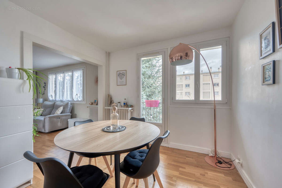 Appartement à LES CLAYES-SOUS-BOIS