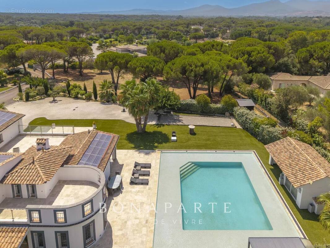 Maison à ROQUEBRUNE-SUR-ARGENS