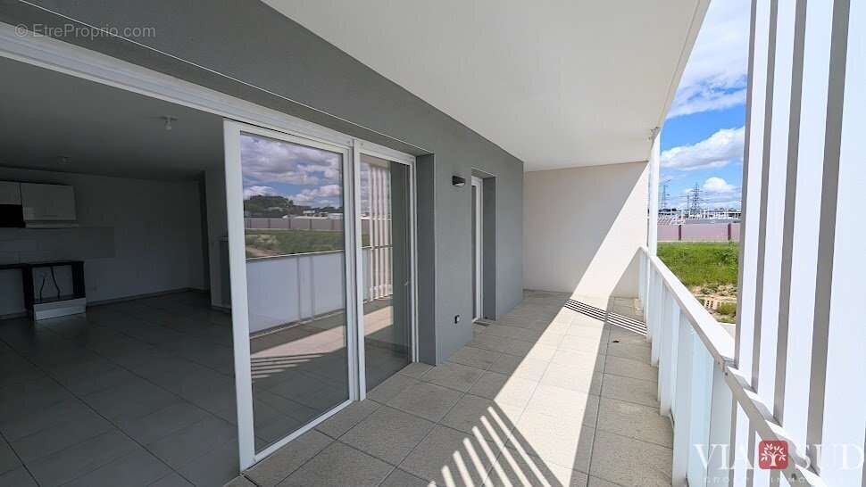 Béziers, Appartement de type 3, grande terrasse et parking - photo 2