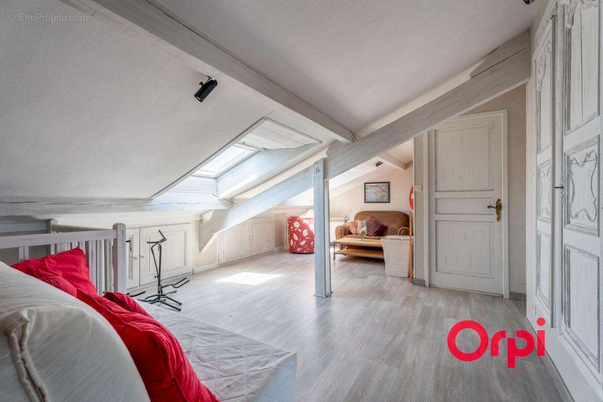 Maison familiale de 131 m² avec piscine, bureau et sous-sol complet - photo 16