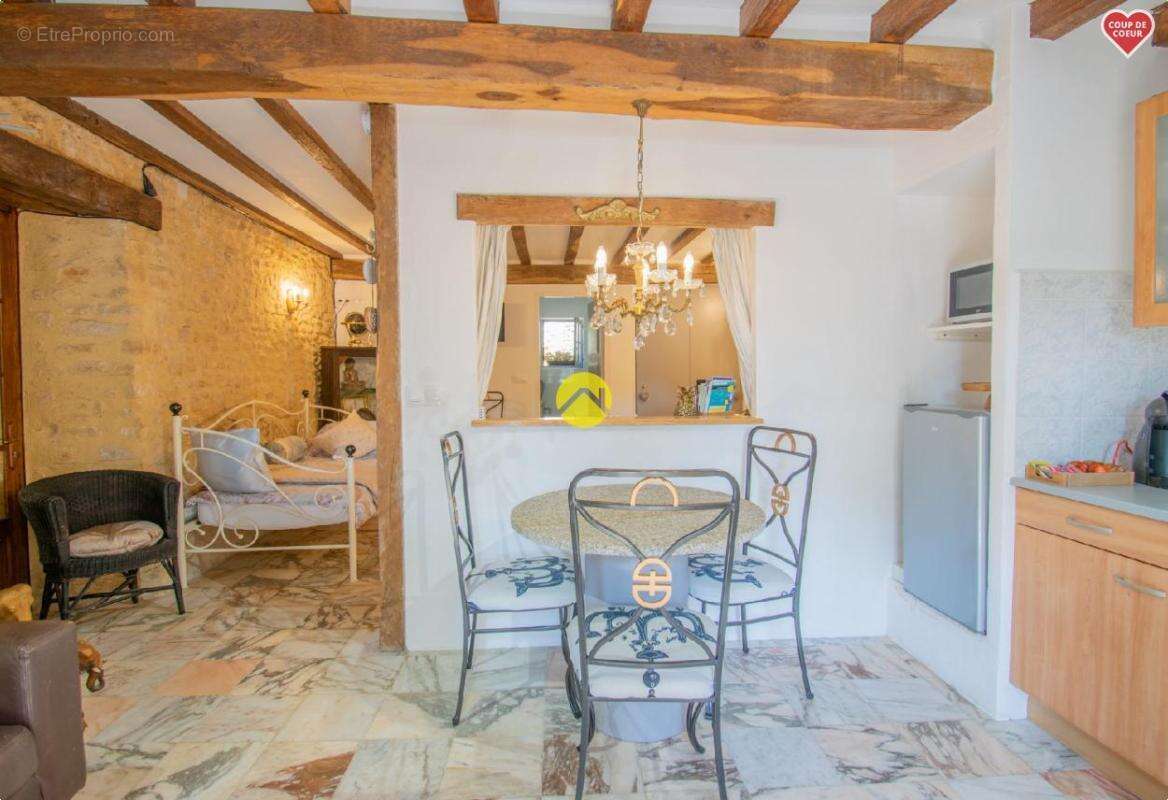 Maison à SAINT-CHAMASSY