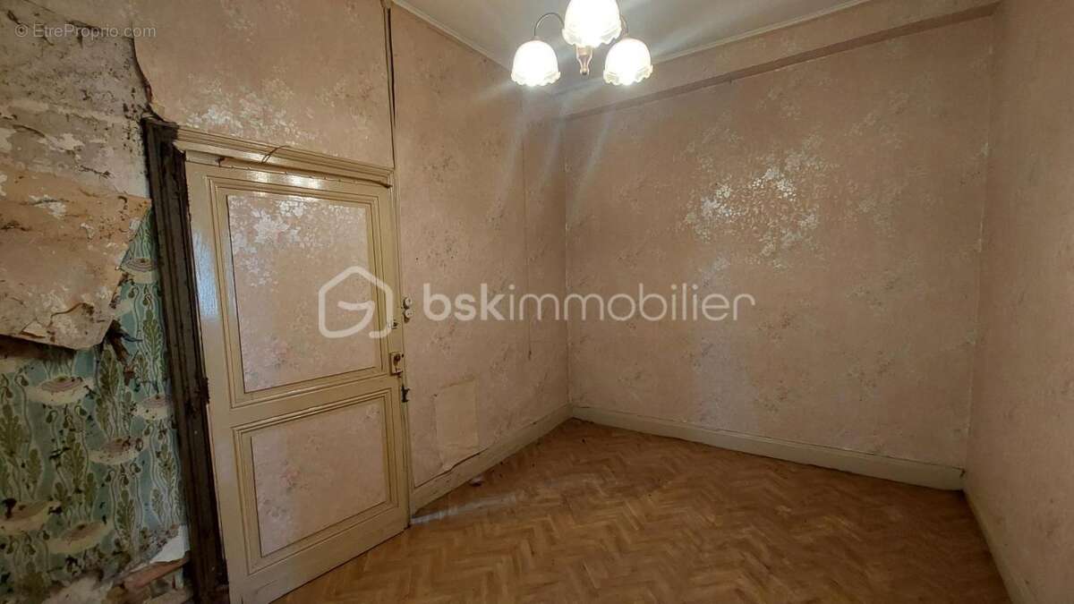 CAUDECOSTE – Maison de bourg T4 à rénover avec garage et patio - photo 11