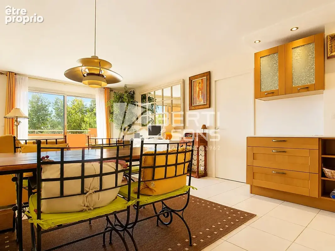 Exclusivite - beau 2/3 pieces en tres bon etat avec grande terrasse domaine securise - photo 6