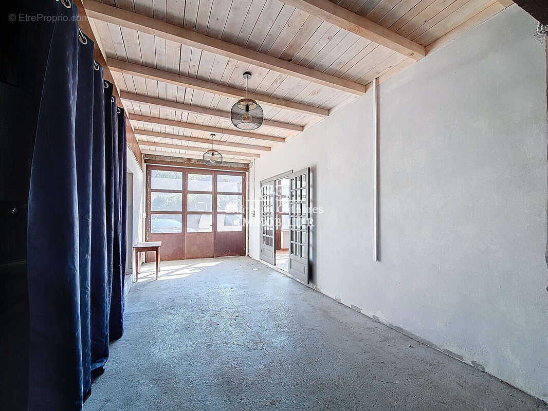 Commerce 730 m² à Saint-Paul-De-Fenouillet  - photo 8