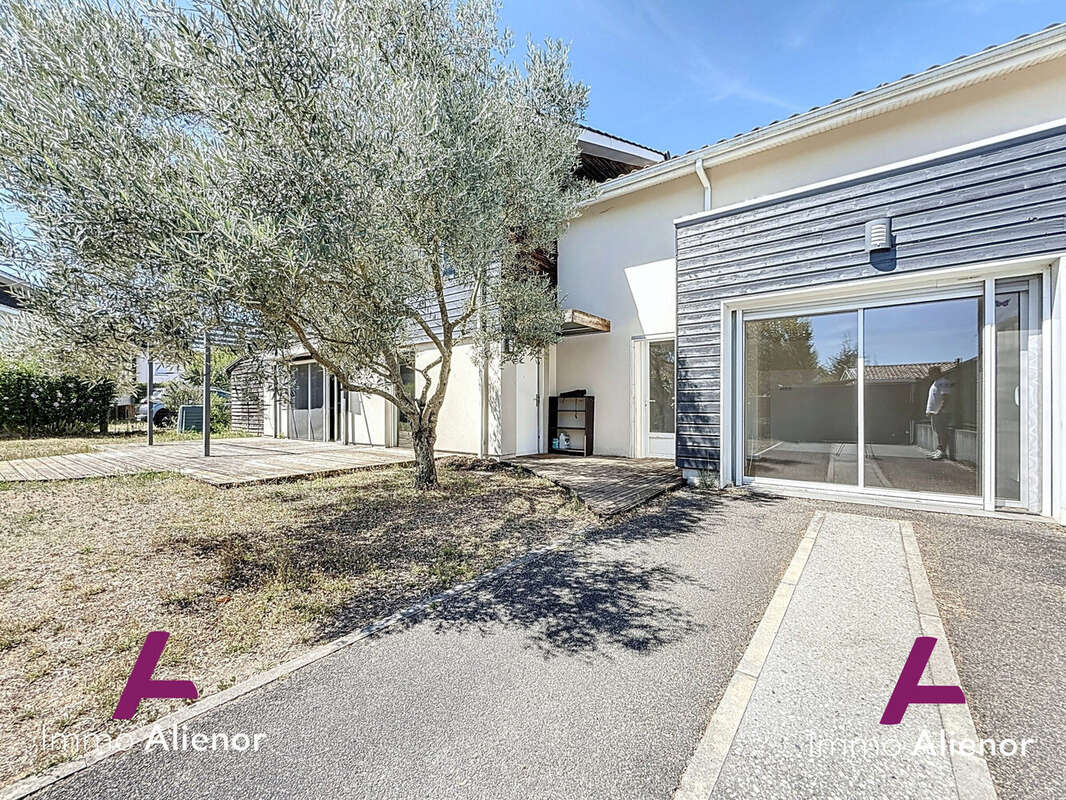 Maison à VILLENAVE-D'ORNON