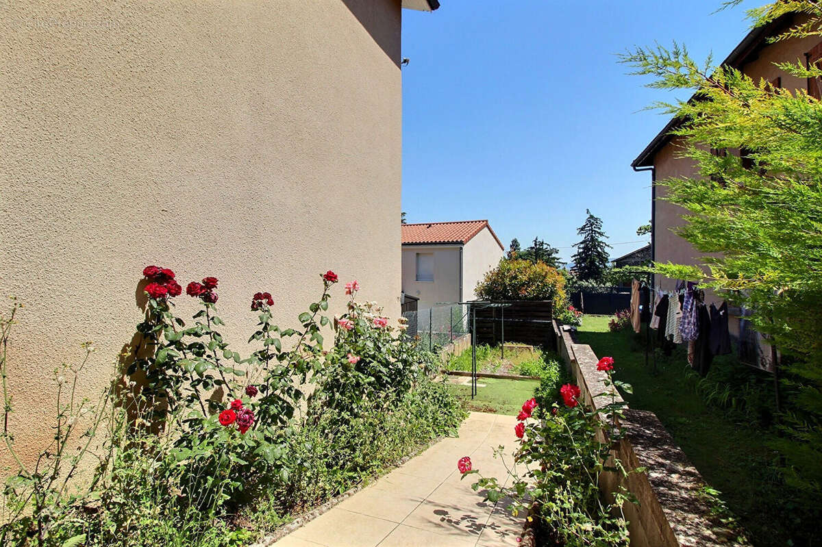 Maison à LA ROCHE-BLANCHE