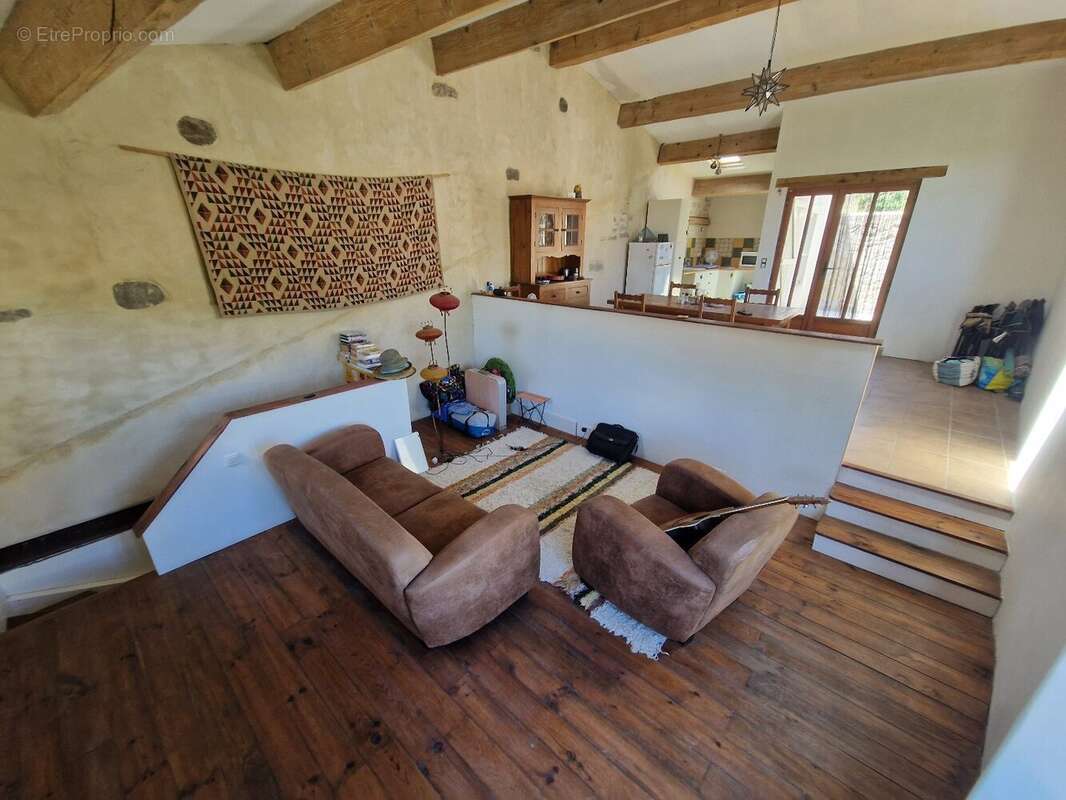 CORBIERES - Maison de village en pierre de type 4 avec terrasse - photo 7