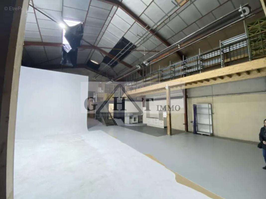 Local d'activités à vendre 1136m2 Aubervilliers - photo 10