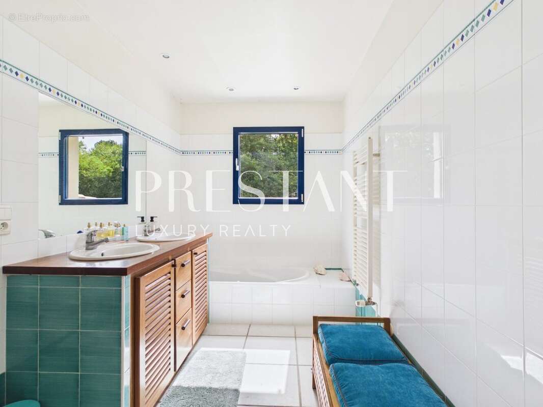 Maison d'Architecte au Calme, Piscine et jardin arboré. - photo 13