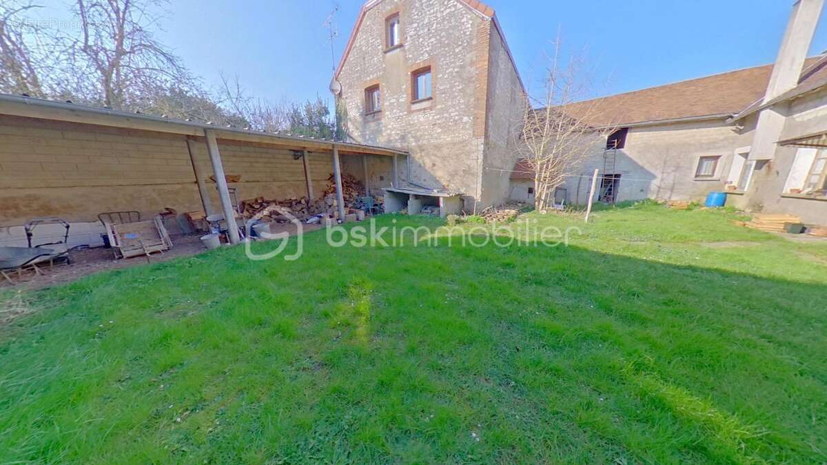 Maison à VILLENEUVE-L'ARCHEVEQUE