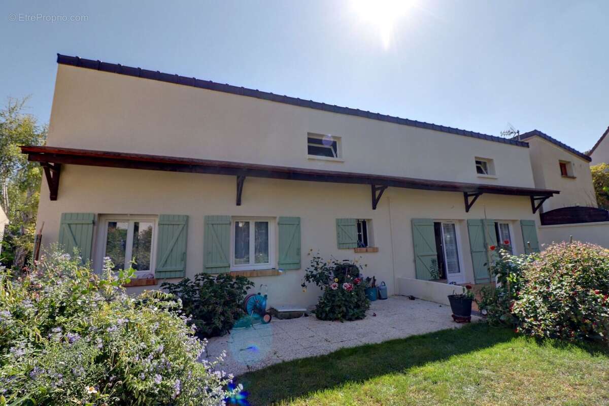 Maison à JOUY-LE-MOUTIER