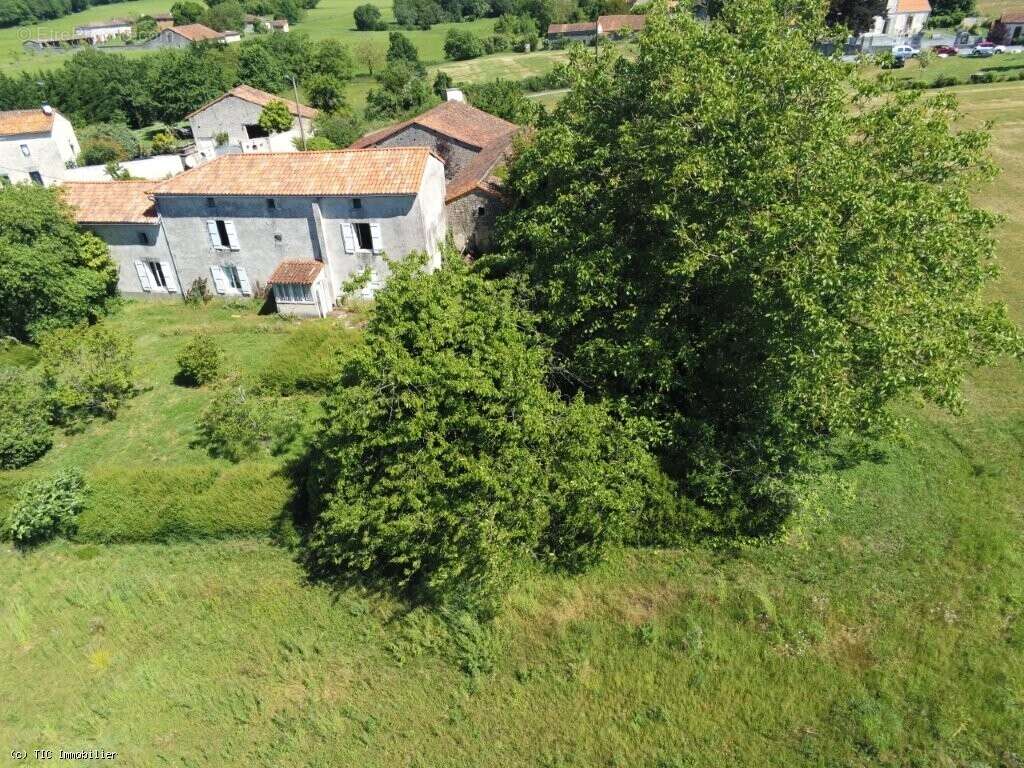 Maison à RUFFEC