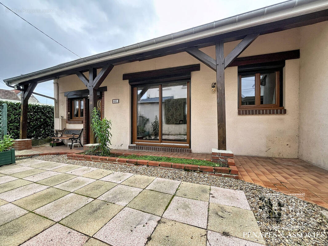 Maison à SAINT-ETIENNE-DU-ROUVRAY