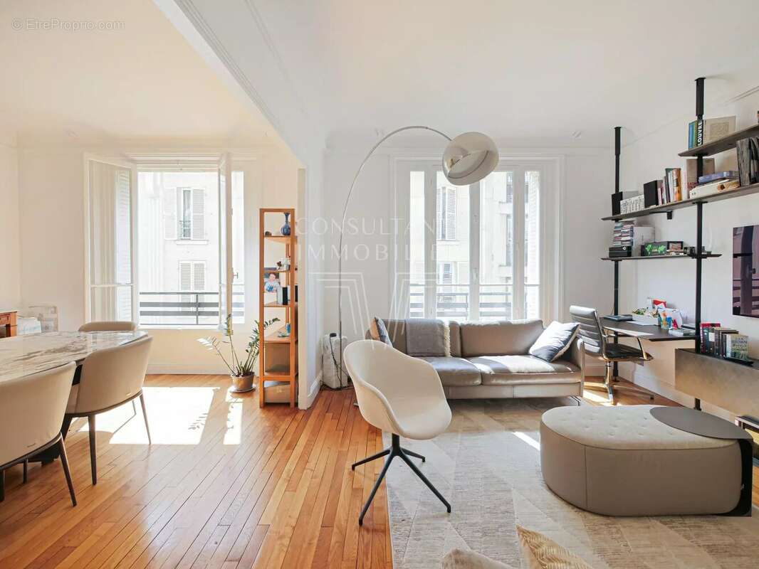 Appartement à PARIS-16E