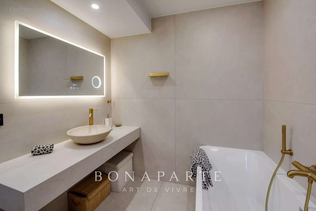 Appartement d’exception T3 125m² rénové avec vaste terrasse en plein cœur de Saint-Raphaël - photo 6