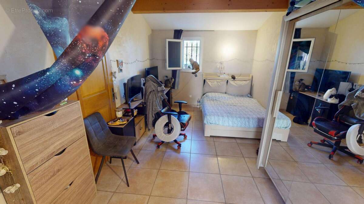 Maison à LE MUY