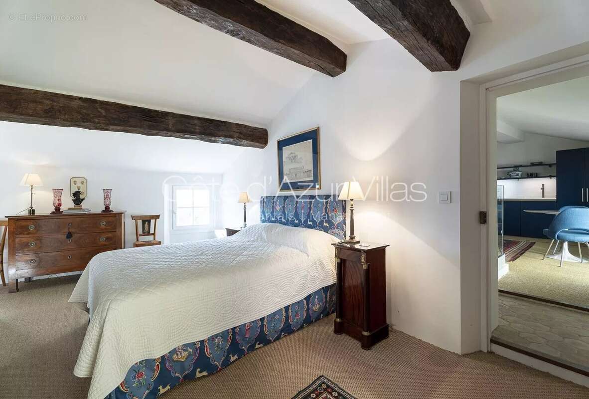 Maison à CHATEAUNEUF-GRASSE