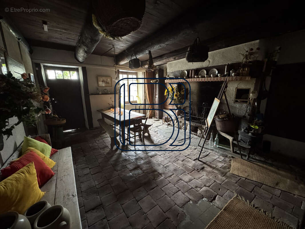 Maison à MARSAC-EN-LIVRADOIS