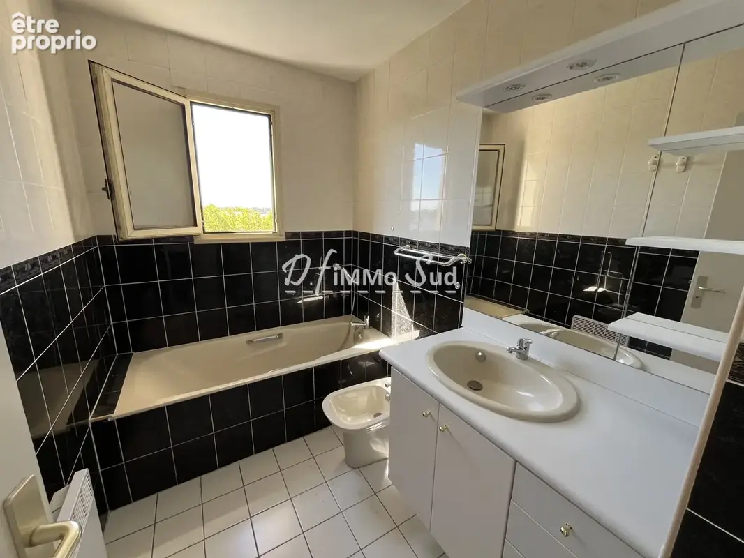 Appartement type t5 - quai victor hugo - terrasse - parking couvert - ascenseur - photo 14