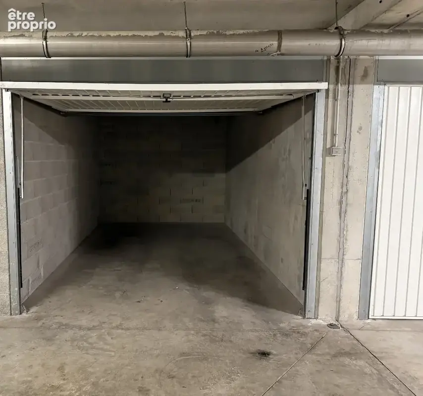 Garage fermé dans une résidence sécurisée - photo 2