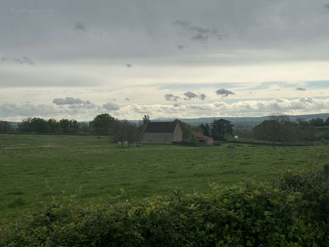 Maison à BOURG-LE-COMTE