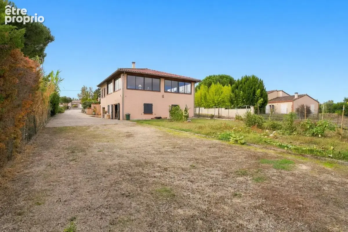 Maison de 7 pièces de 210 m² à Bruguières - photo 1