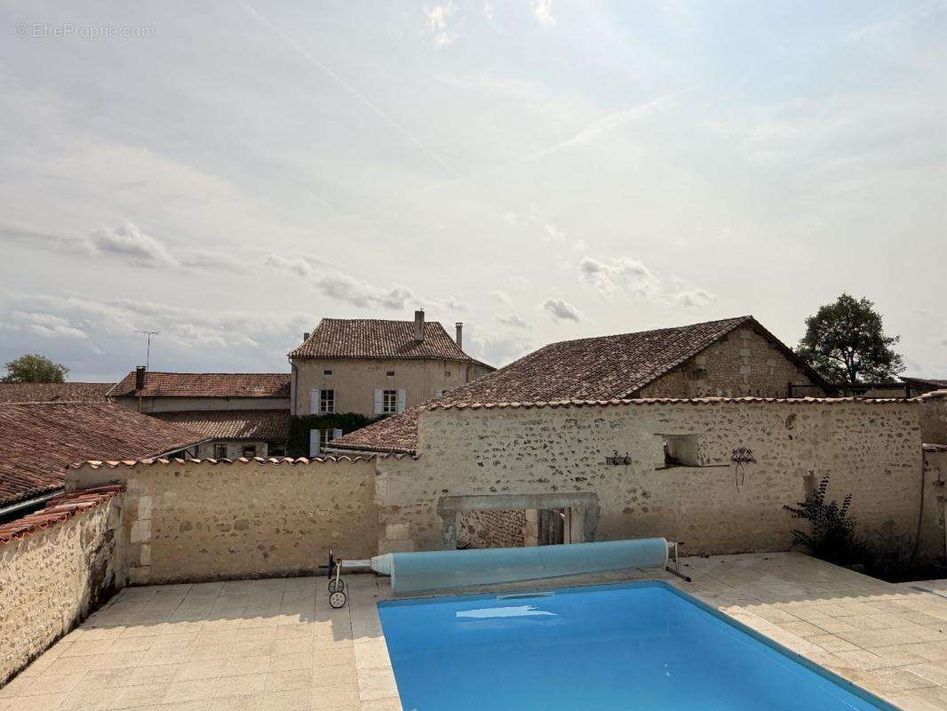 Maison à AUBETERRE-SUR-DRONNE