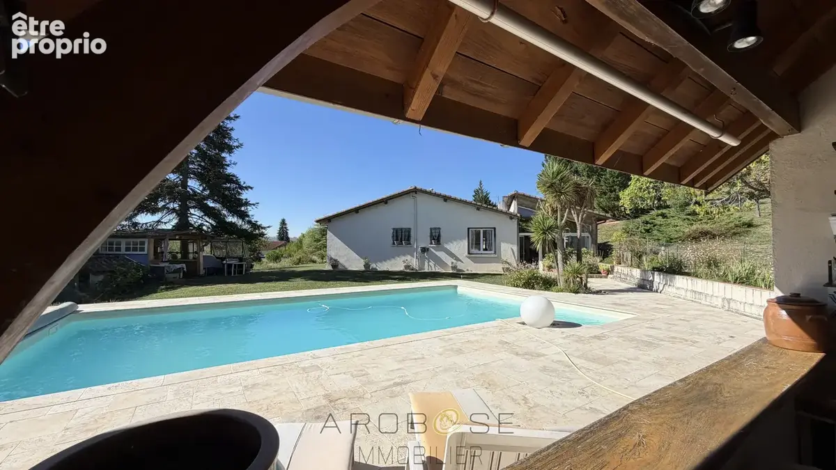 Maison de plain-pied avec piscine et environ 2 hectares - photo 2