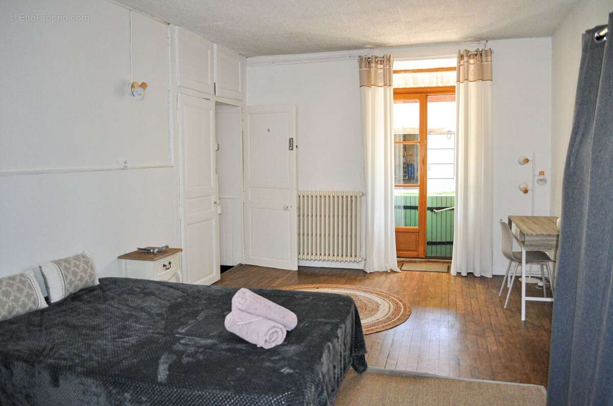Maison en pierre - 247 m² - 8 chambres - Terrain 2 130 m² - Savignac-les-Églises - photo 10