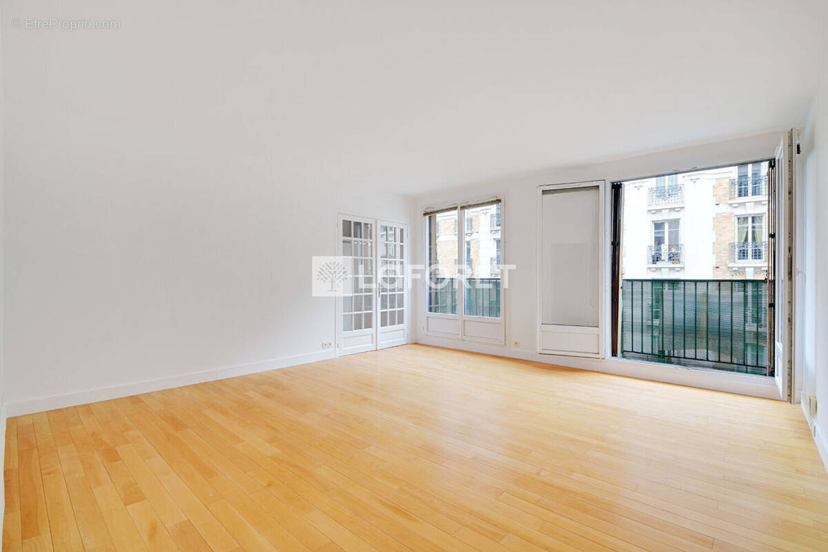 Appartement à PARIS-15E