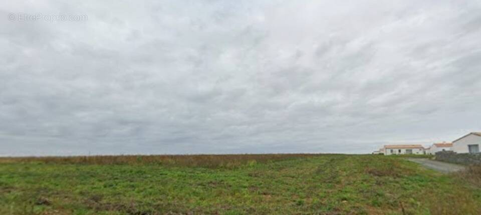 Terrain à SAINT-JEAN-DE-BEUGNE