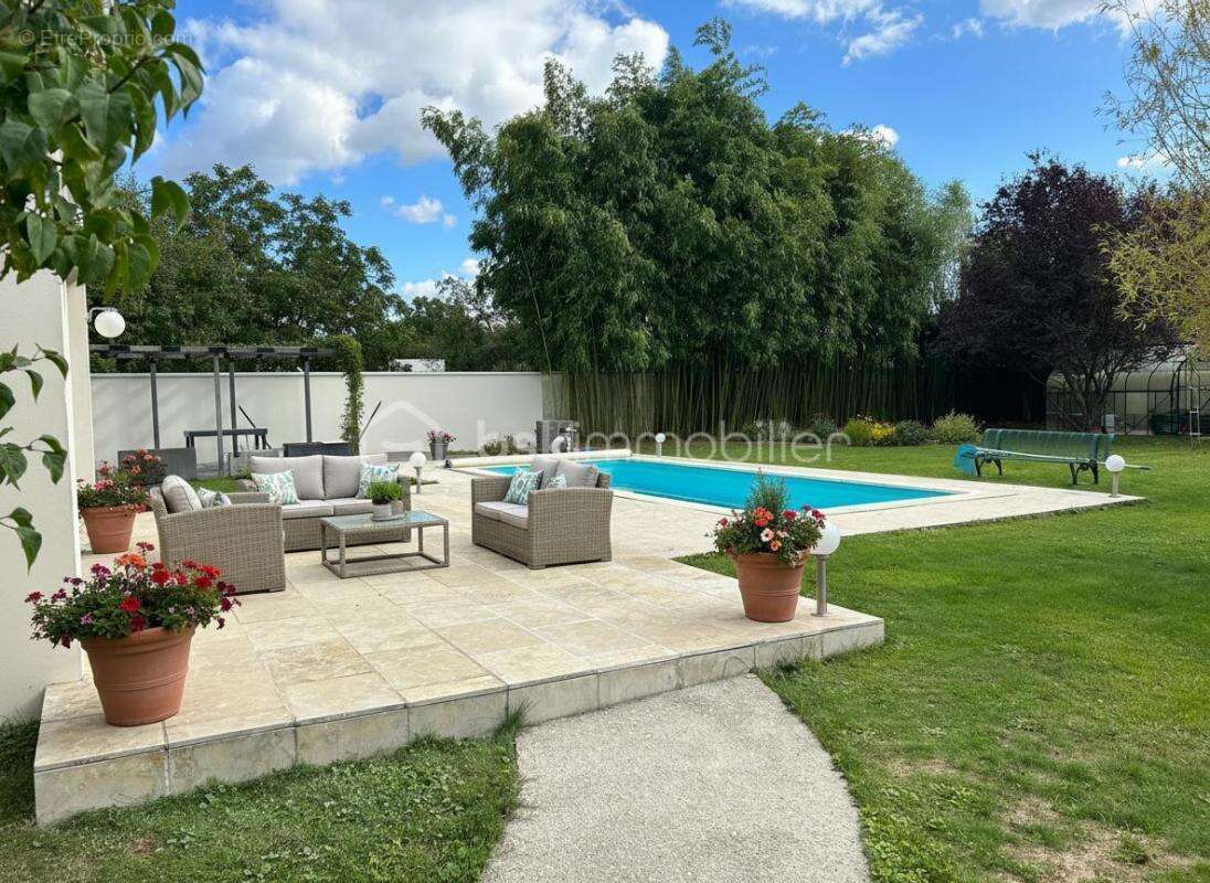 Maison 8 pièces 5 chambres de 205m² à VILLEBLEVIN (89340) - photo 2